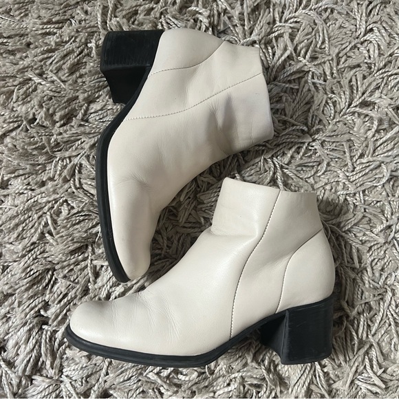 Vintage White Leather Ankle Boots with Chunky Kitten Heel, Size 7.5 - Picture 7 of 8